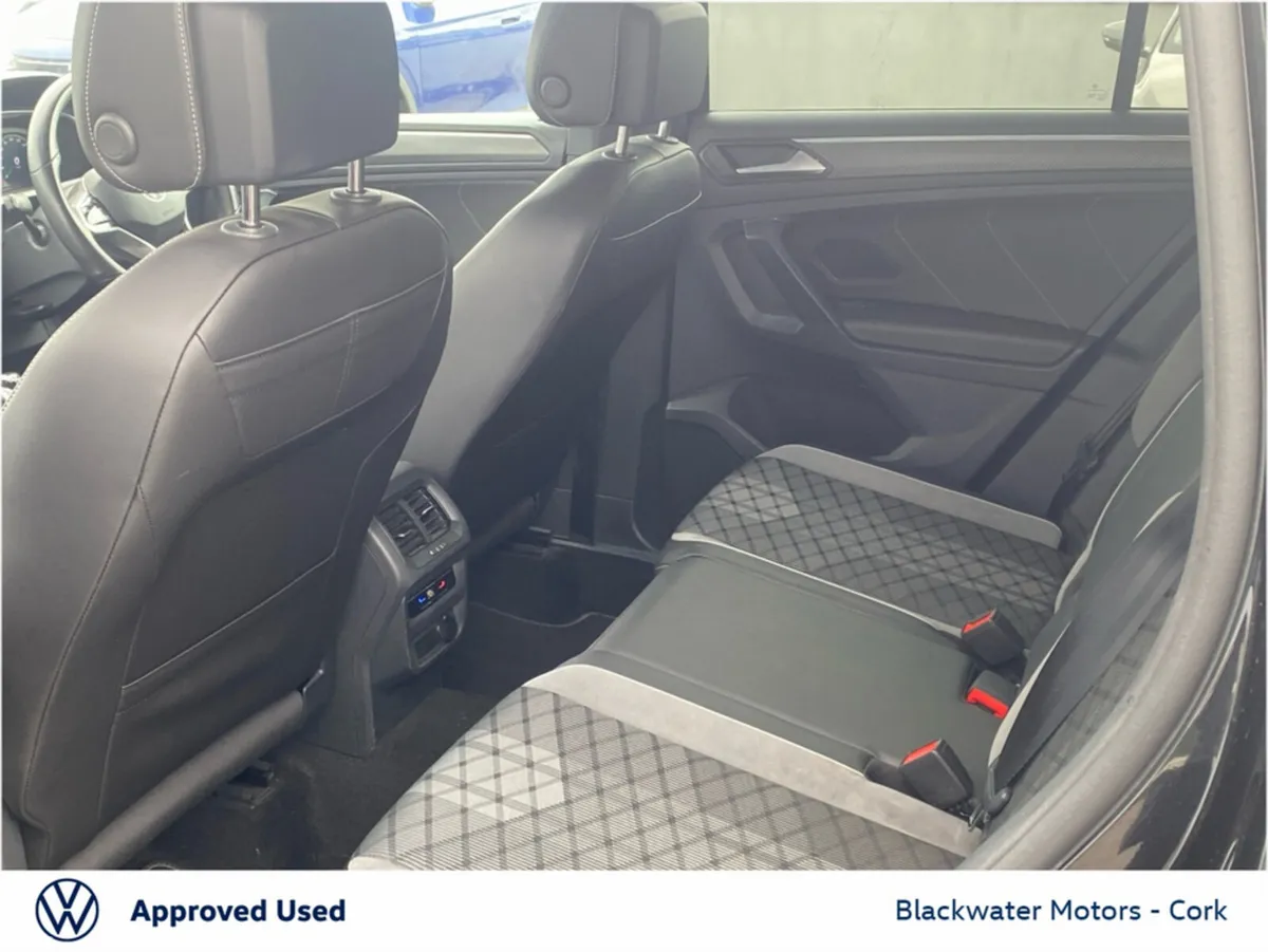 Volkswagen Tiguan Hatchback, Diesel, 2023, Black