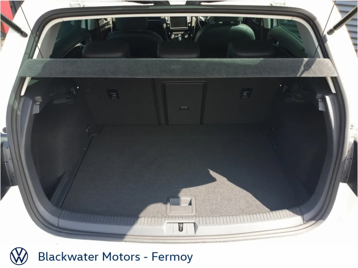 Volkswagen Golf Hatchback, Petrol, 2017, White