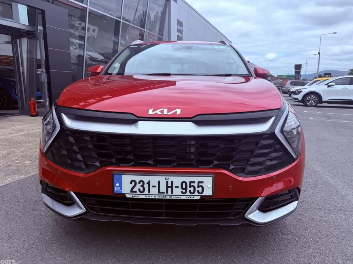 Kia Sportage MPV, Diesel Hybrid, 2023, Red