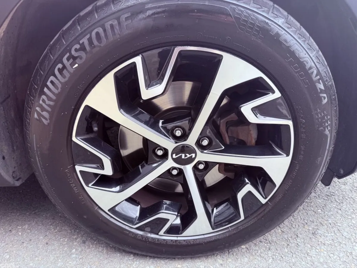 Kia Sportage MPV, Diesel Hybrid, 2023, Red