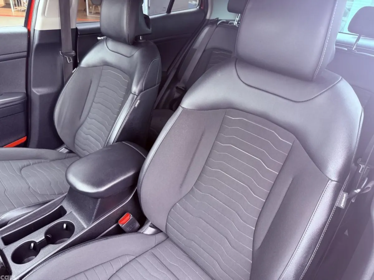 Kia Sportage MPV, Diesel Hybrid, 2023, Red