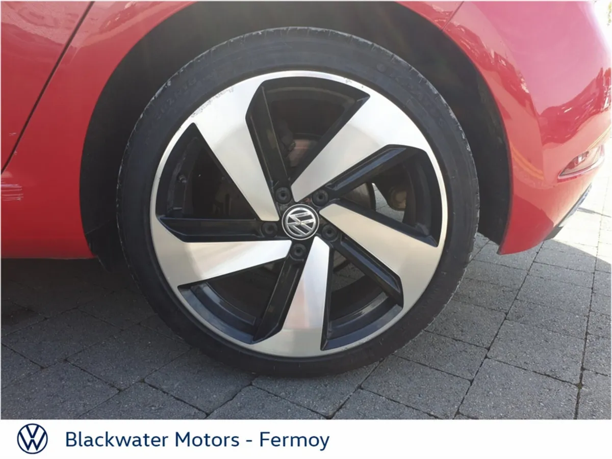 Volkswagen Golf Estate, Petrol, 2019, Red