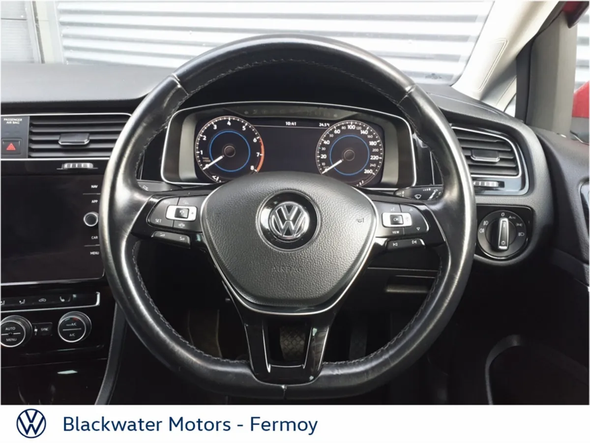 Volkswagen Golf Estate, Petrol, 2019, Red