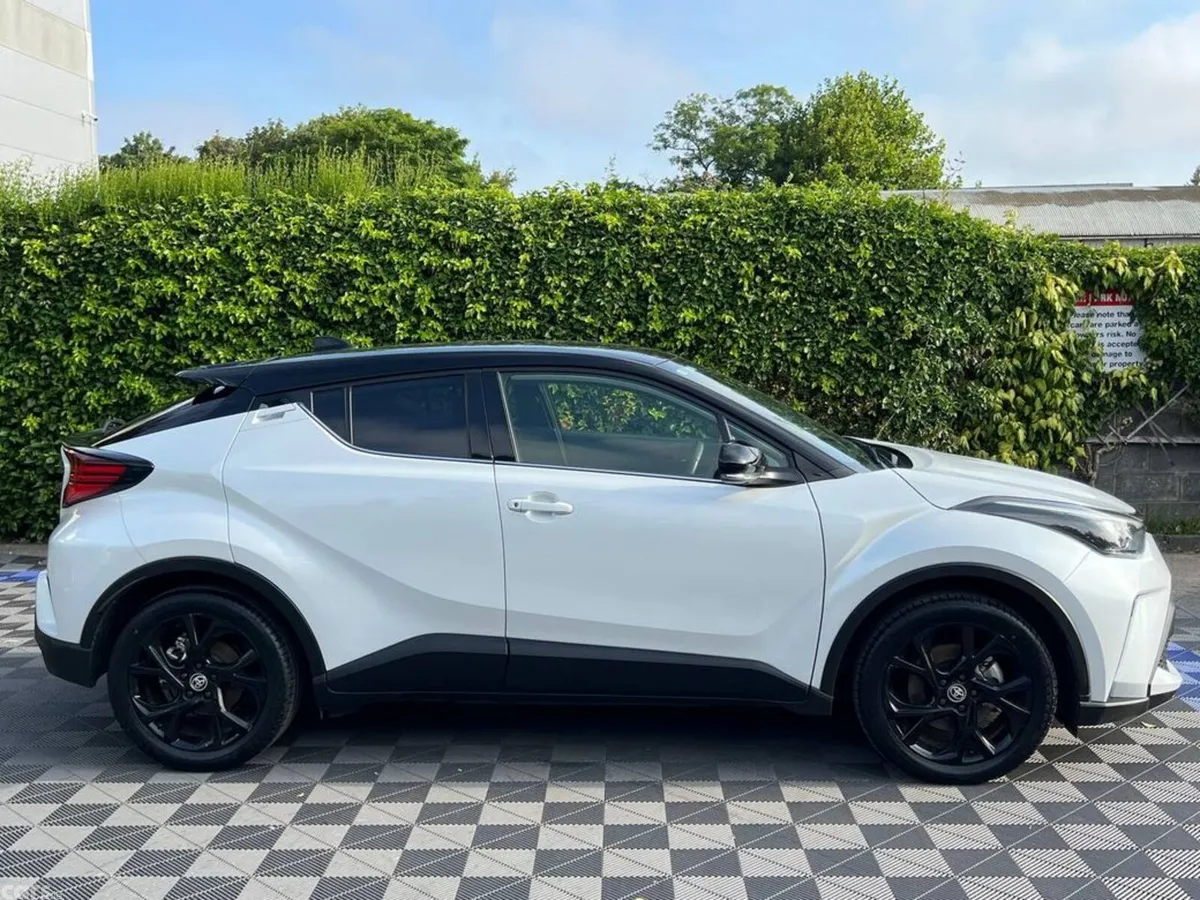Toyota C-HR SUV, Petrol Hybrid, 2021, White