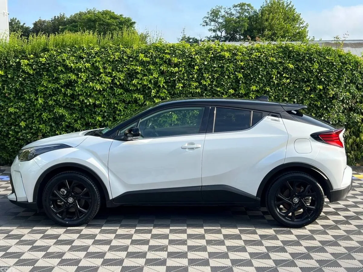 Toyota C-HR SUV, Petrol Hybrid, 2021, White