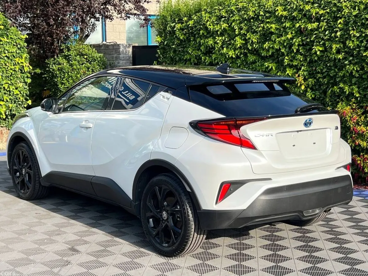 Toyota C-HR SUV, Petrol Hybrid, 2021, White