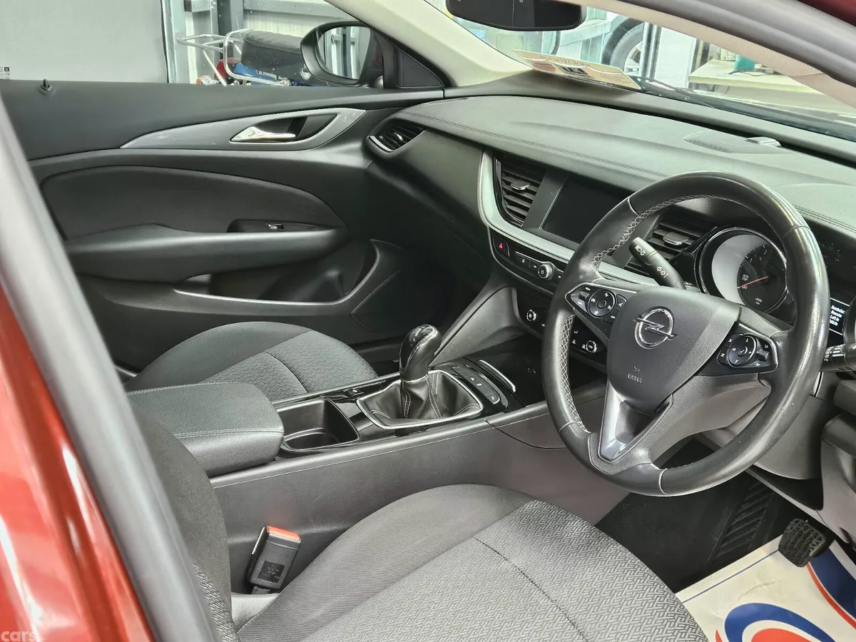 Opel Insignia Hatchback, Diesel, 2019, Red