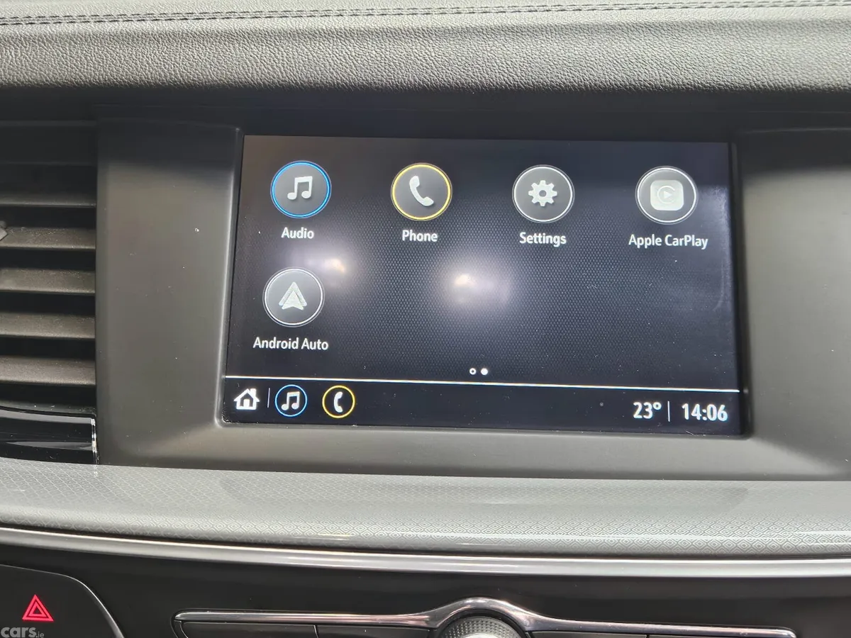 Opel Insignia Hatchback, Diesel, 2019, Red
