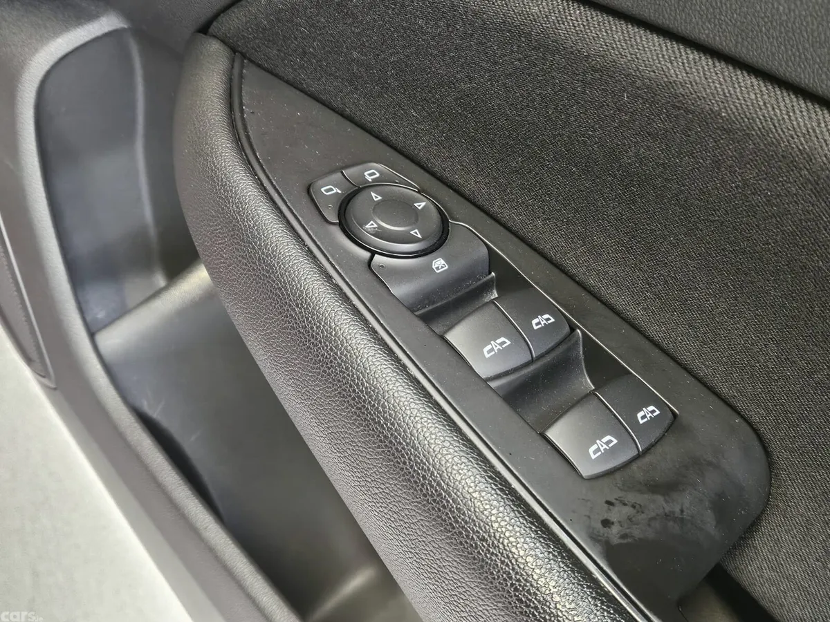 Opel Insignia Hatchback, Diesel, 2019, Red