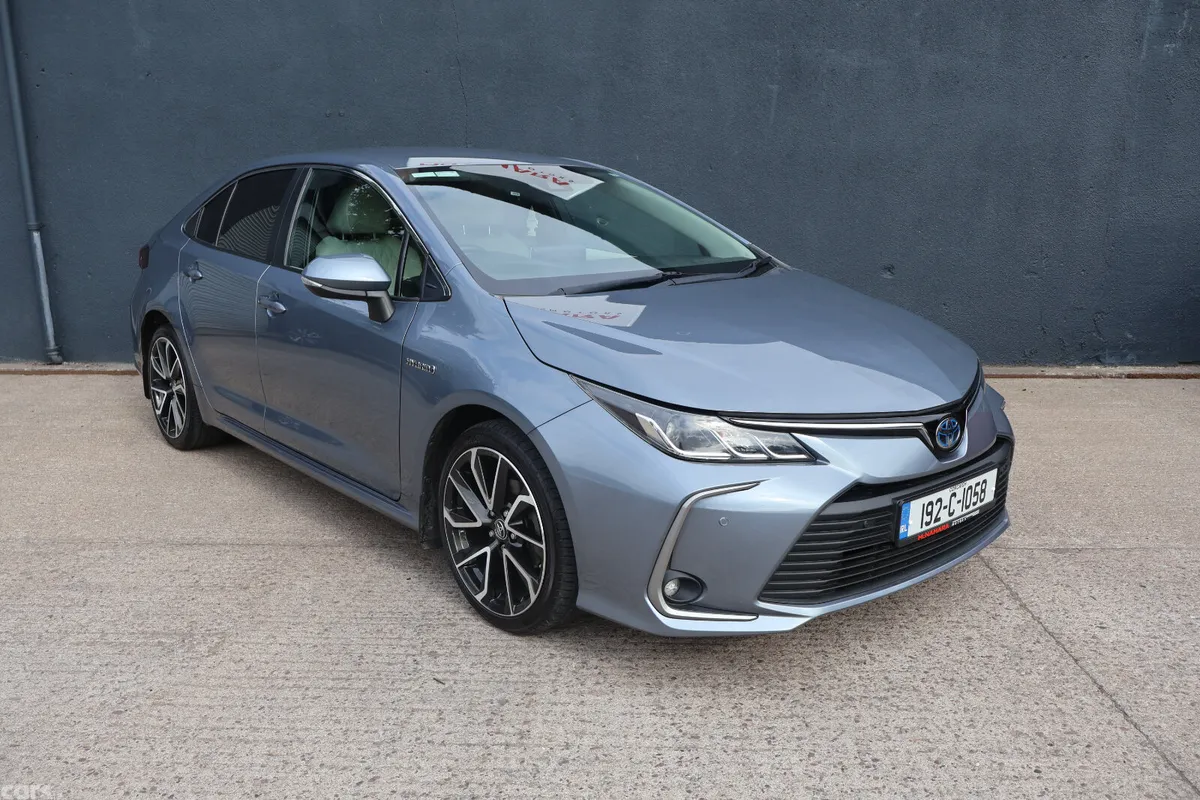 Toyota Corolla Saloon, Petrol Hybrid, 2019, Grey