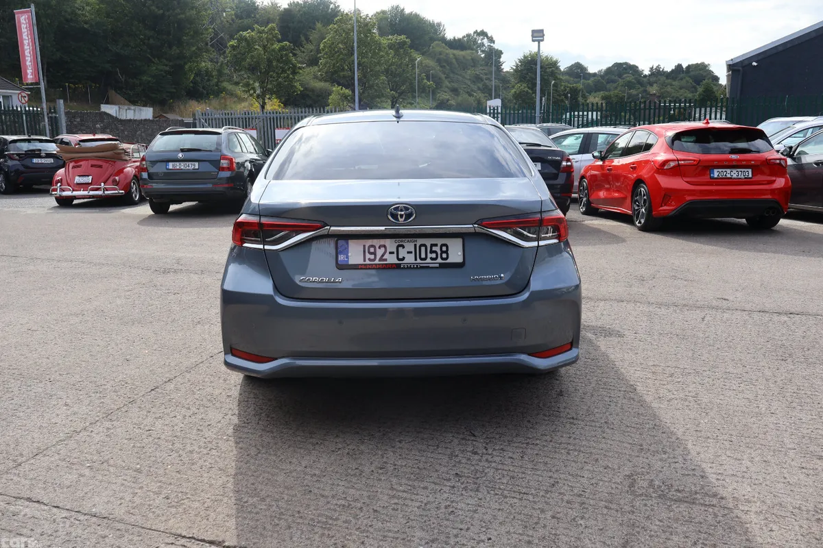 Toyota Corolla Saloon, Petrol Hybrid, 2019, Grey