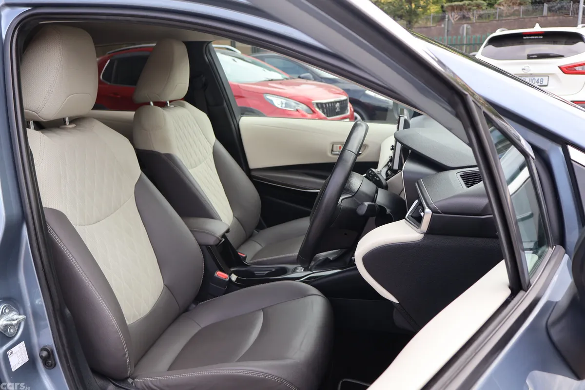 Toyota Corolla Saloon, Petrol Hybrid, 2019, Grey