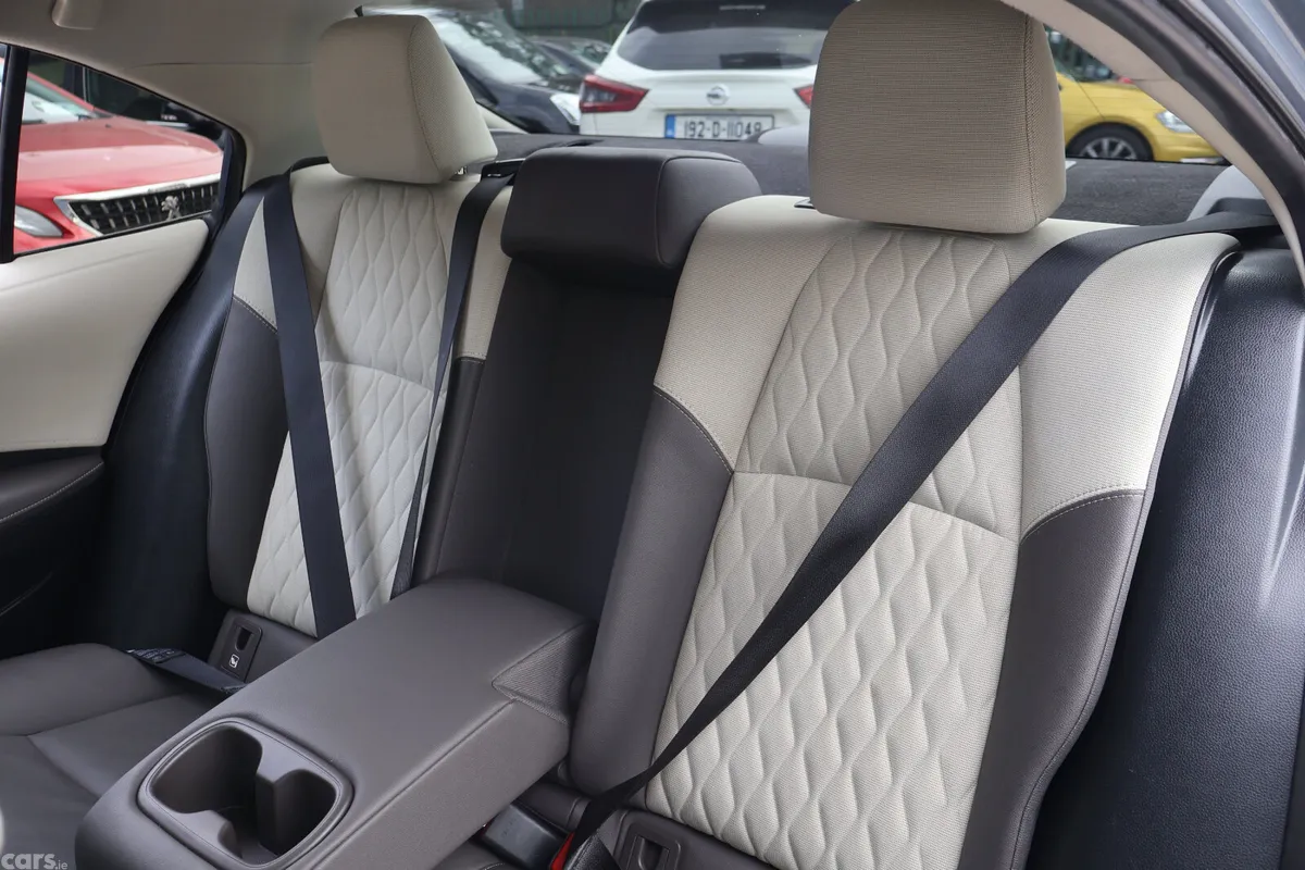 Toyota Corolla Saloon, Petrol Hybrid, 2019, Grey