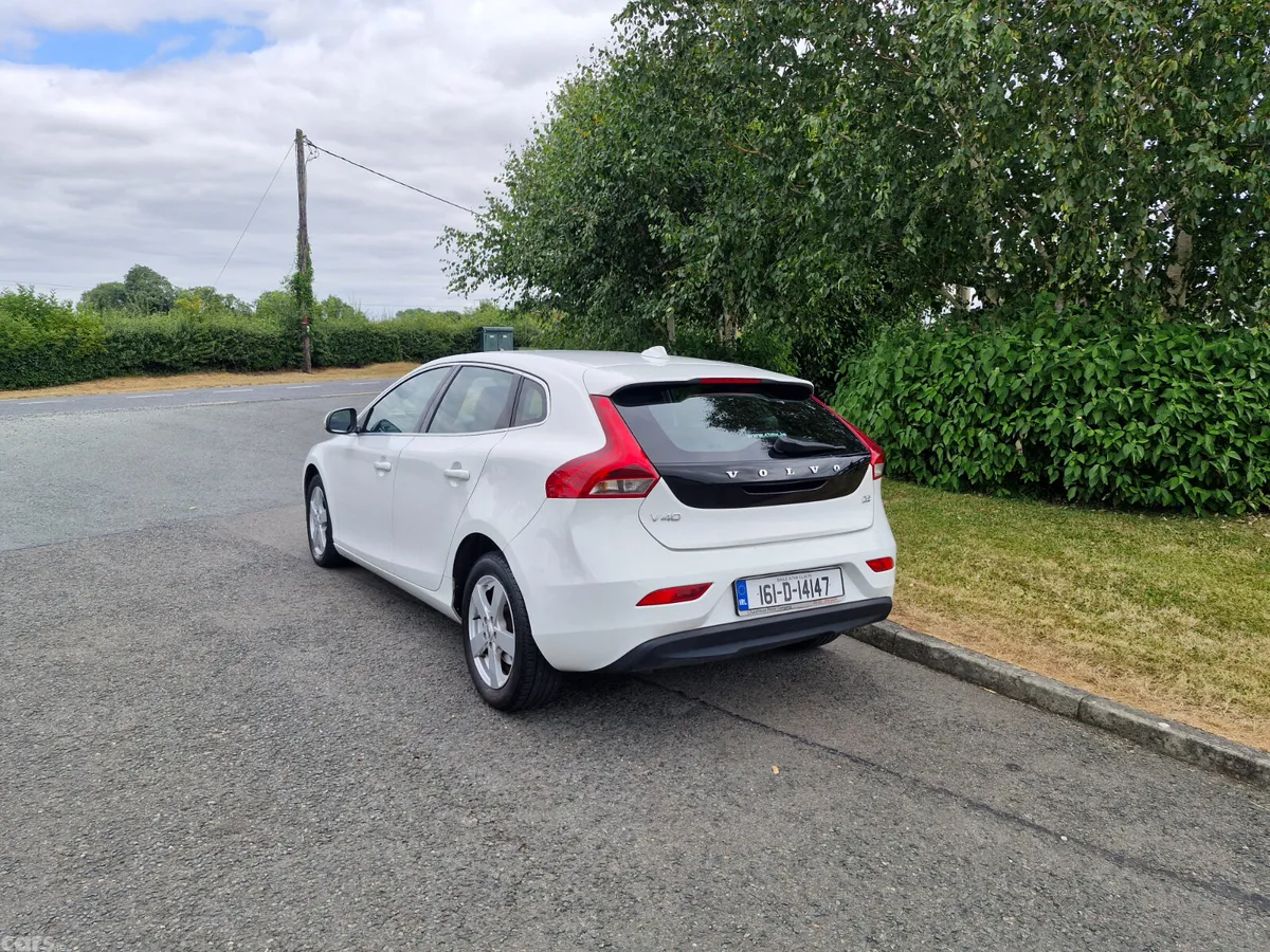 Volvo V40 Hatchback, Diesel, 2016, White