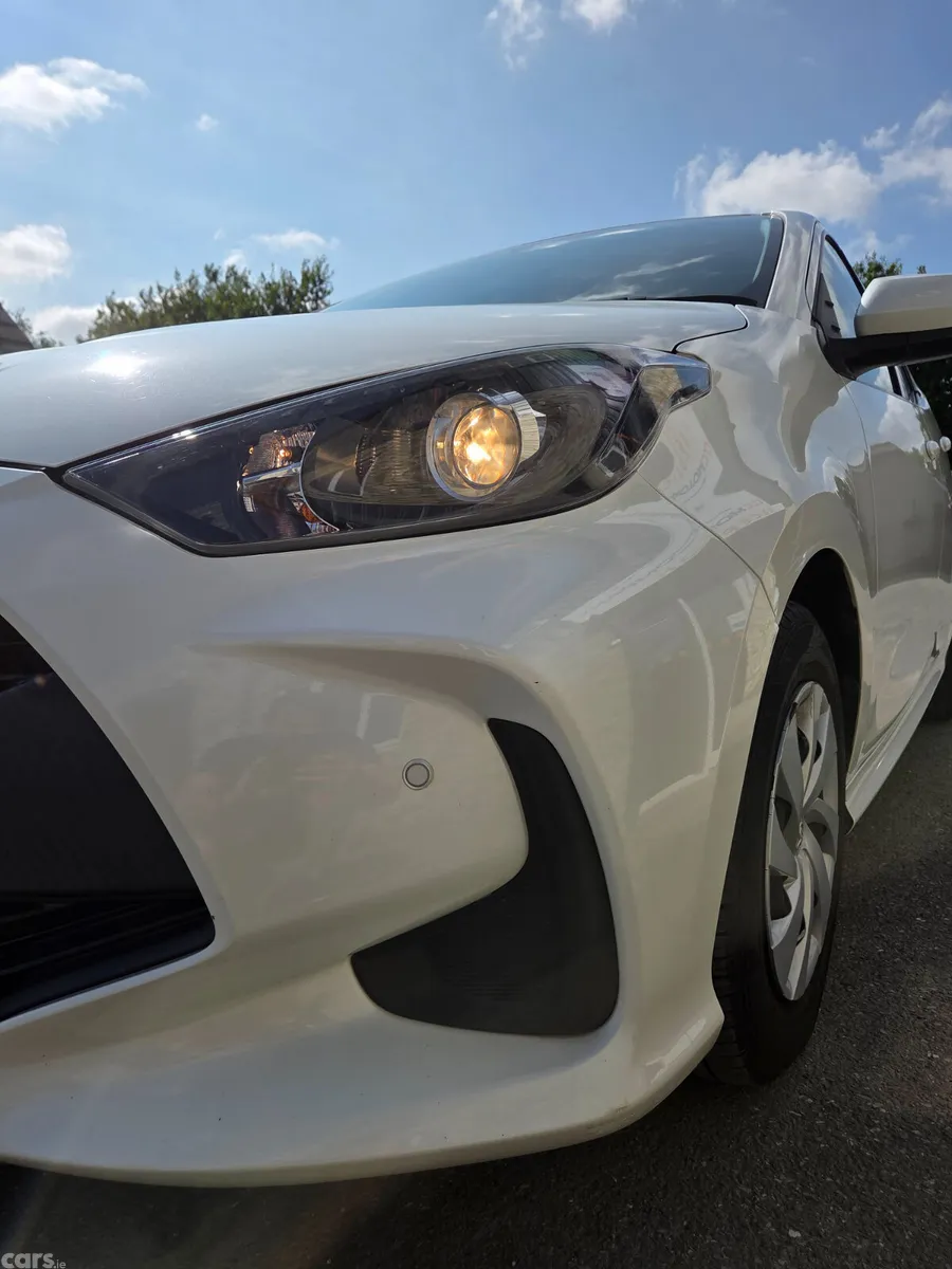Toyota Yaris Hatchback, Petrol, 2021, White