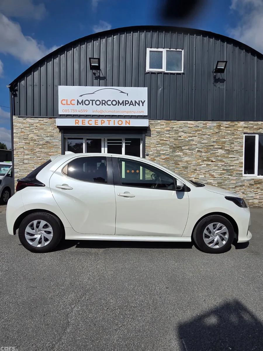 Toyota Yaris Hatchback, Petrol, 2021, White