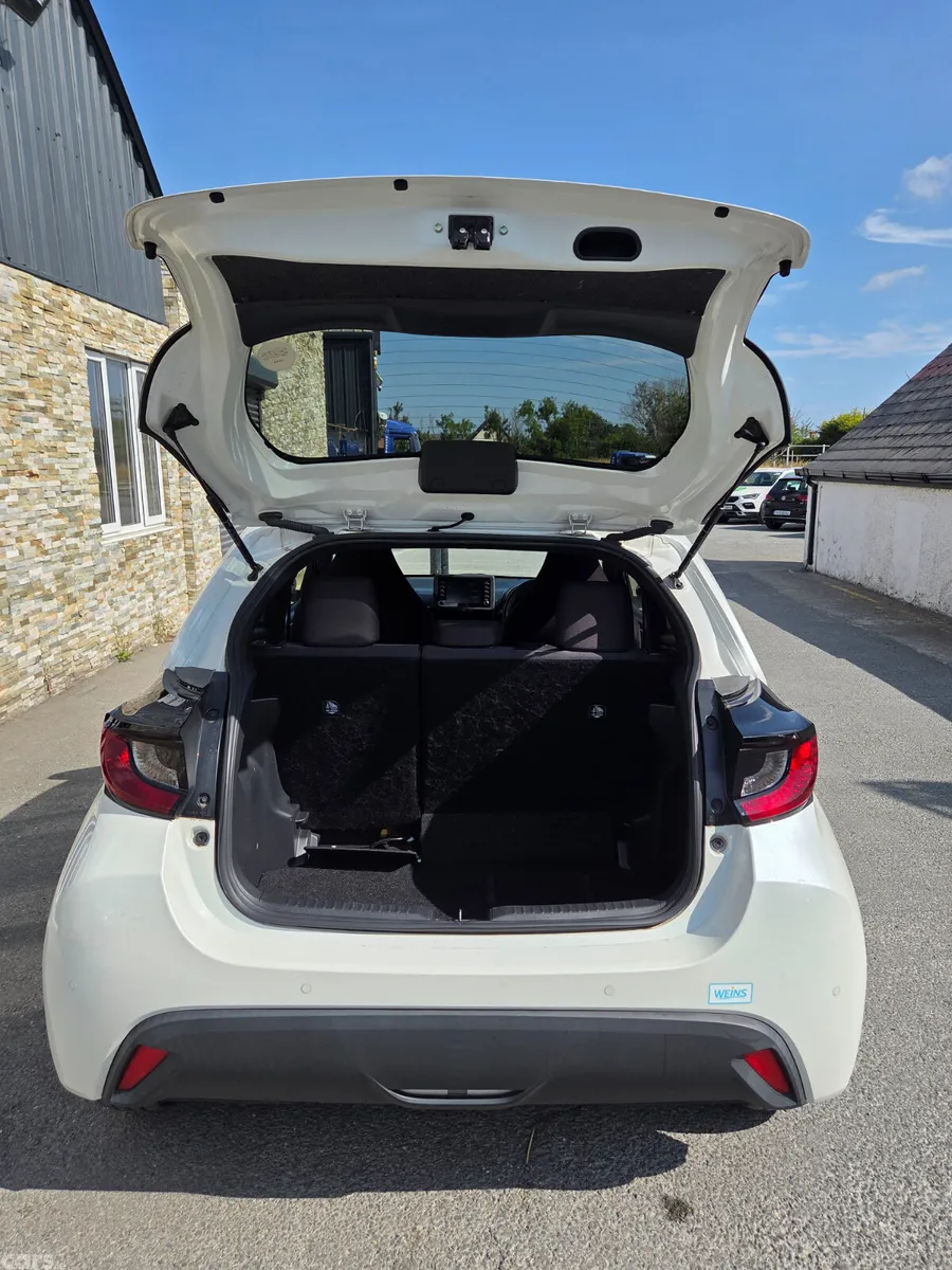 Toyota Yaris Hatchback, Petrol, 2021, White