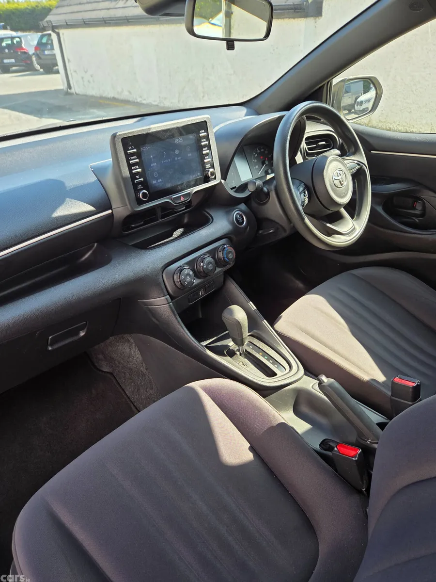 Toyota Yaris Hatchback, Petrol, 2021, White