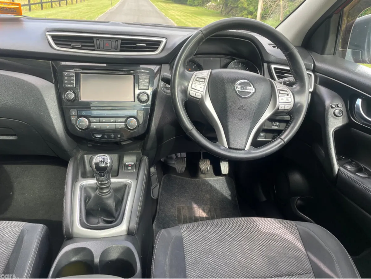 Nissan Qashqai MPV, Diesel, 2015, Red