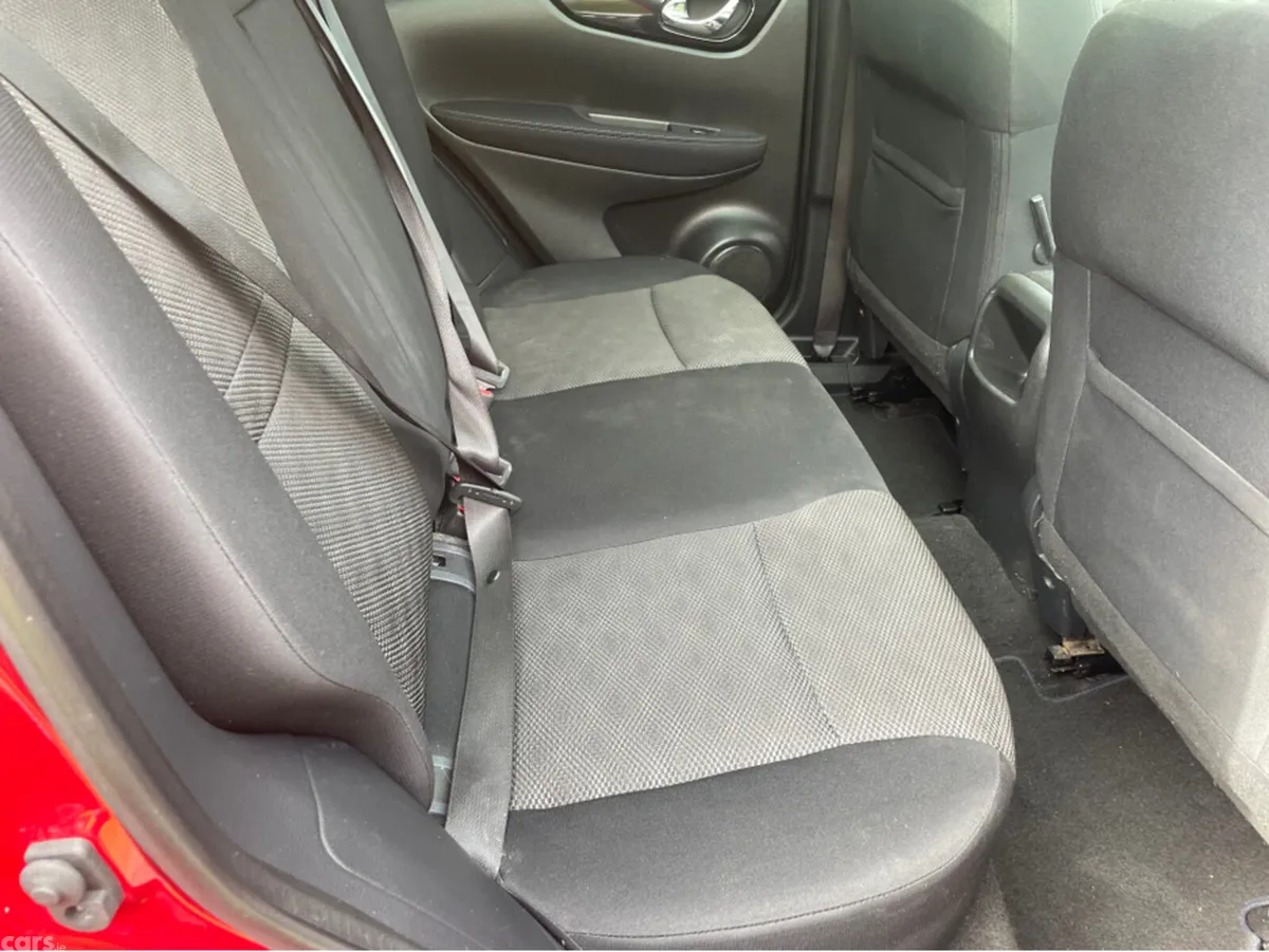 Nissan Qashqai MPV, Diesel, 2015, Red