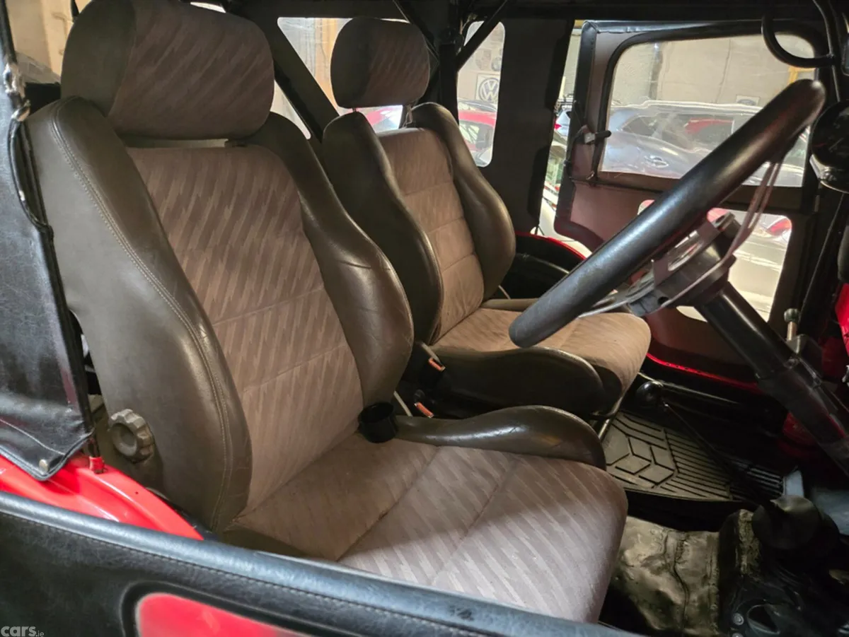Jeep Renegade SUV, Petrol, 1975, Red