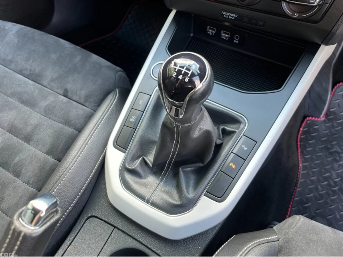 SEAT Arona SUV, Diesel, 2018, Red