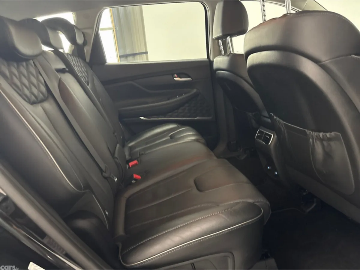 Hyundai Santa Fe Estate, Petrol Plug-in Hybrid, 2023, Black