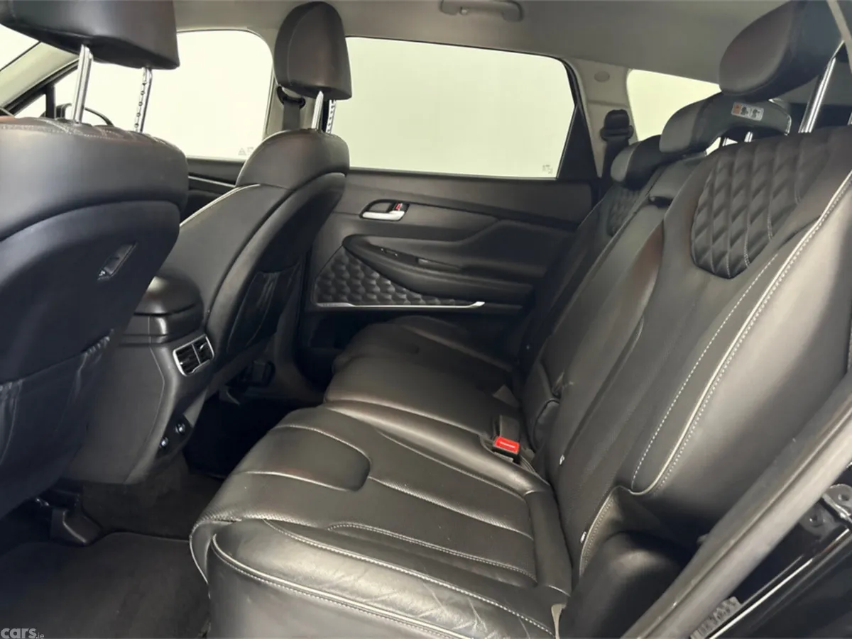 Hyundai Santa Fe Estate, Petrol Plug-in Hybrid, 2023, Black