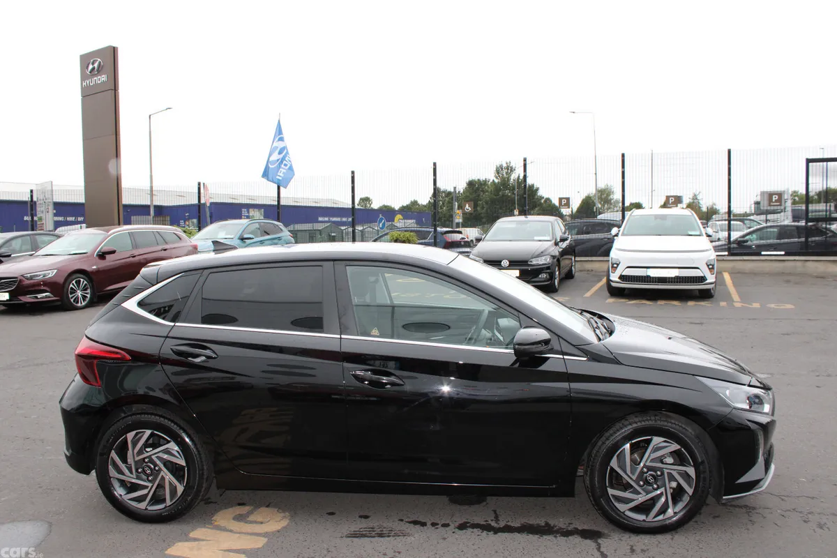 Hyundai i20 Hatchback, Petrol, 2025, Black