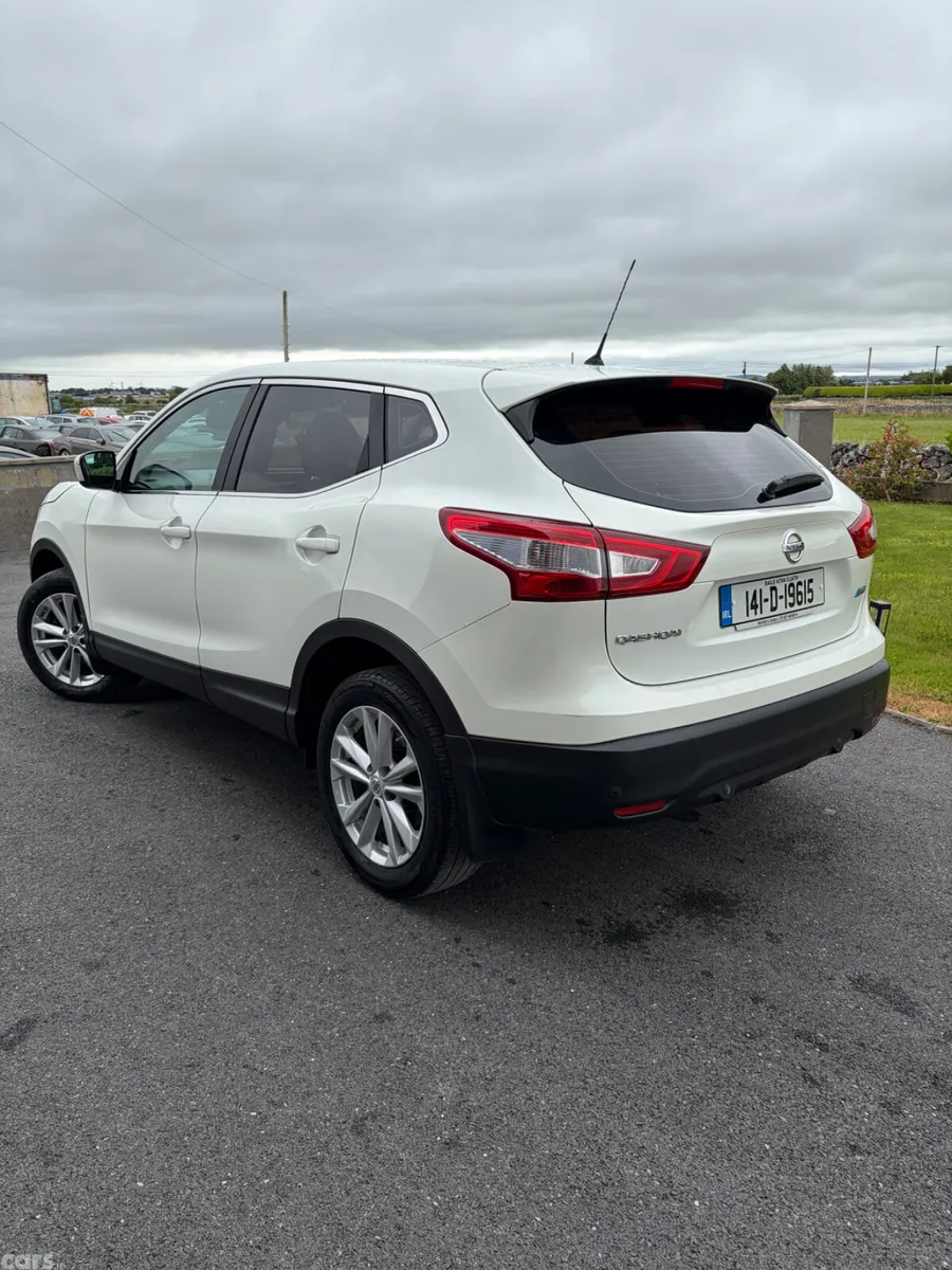Nissan Qashqai Hatchback, Diesel, 2014, White
