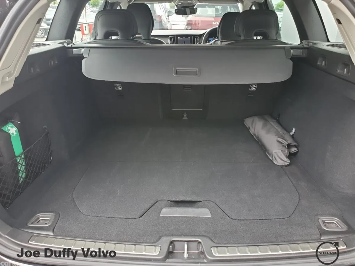 Volvo V60 Estate, Petrol Plug-in Hybrid, 2025, Black