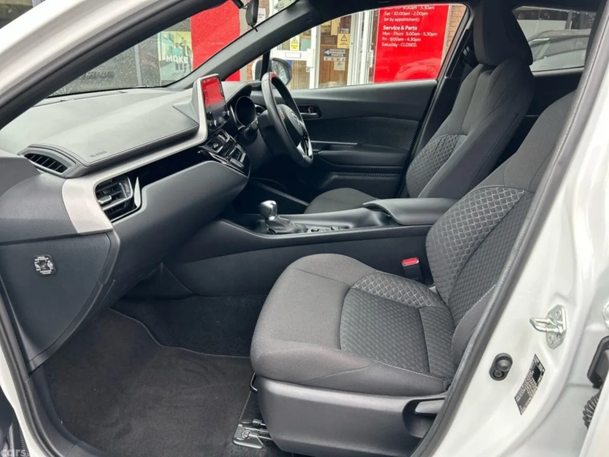 Toyota C-HR SUV, Petrol Hybrid, 2023, White