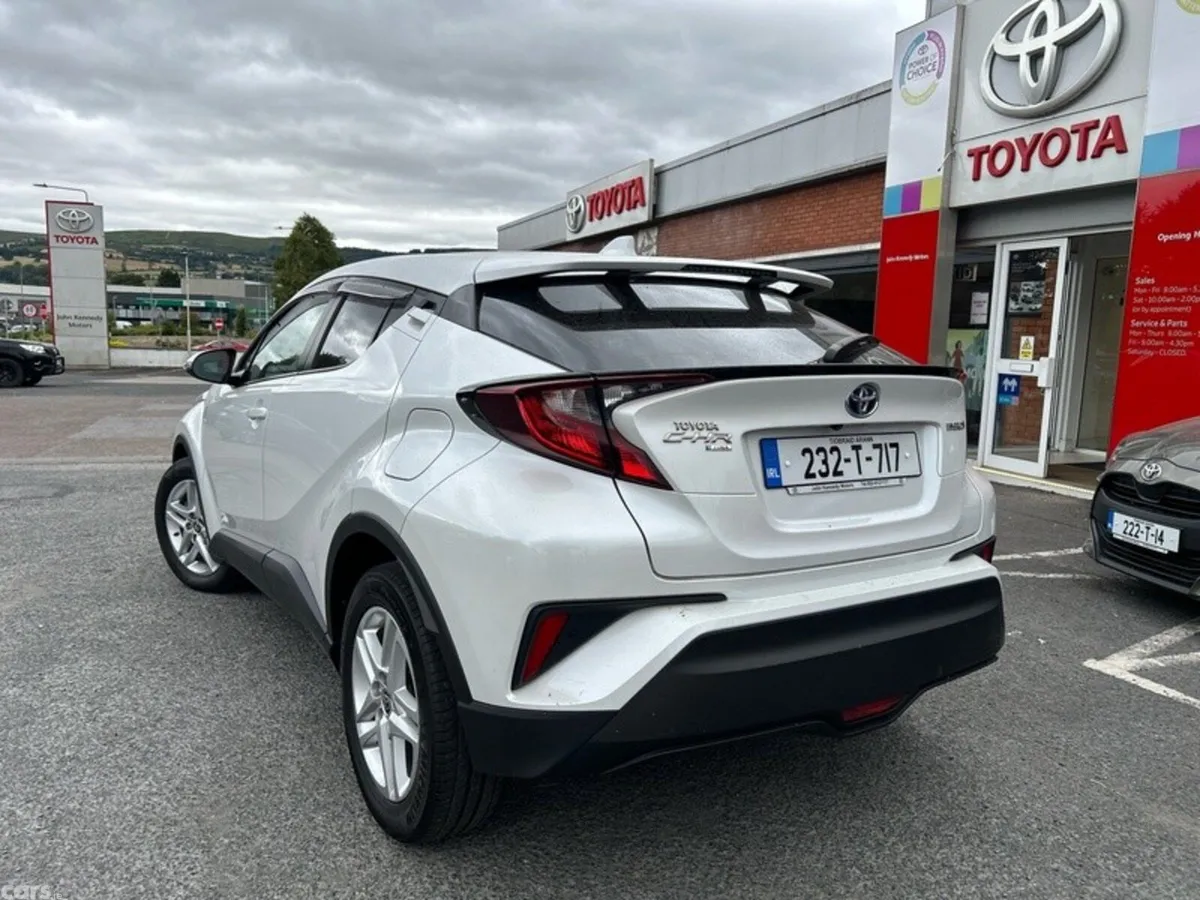 Toyota C-HR SUV, Petrol Hybrid, 2023, White