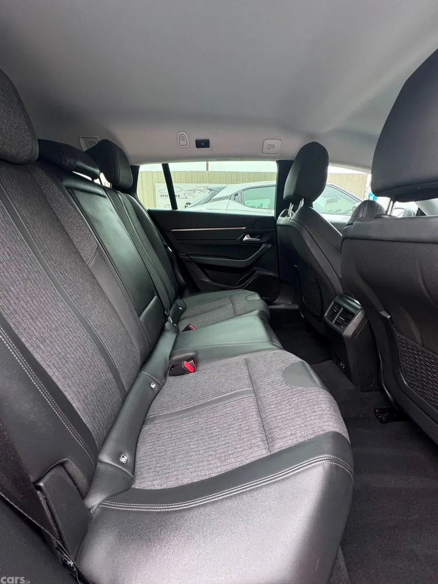 Peugeot 508 Estate/Jeep, Petrol Plug-in Hybrid, 2022, Red