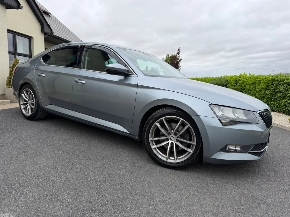 Skoda Superb Hatchback, Diesel, 2018, Grey