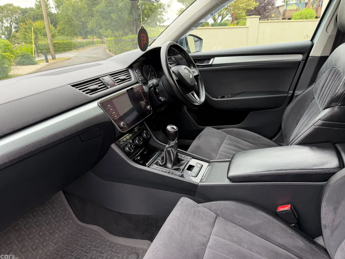 Skoda Superb Hatchback, Diesel, 2018, Grey