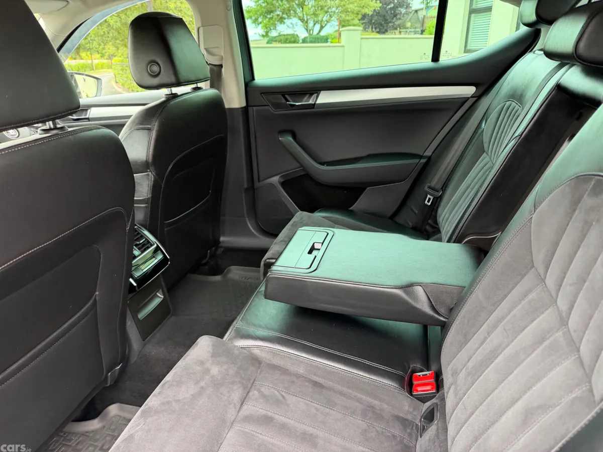 Skoda Superb Hatchback, Diesel, 2018, Grey