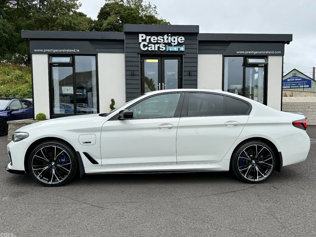 BMW 5-Series Saloon, Petrol Hybrid, 2022, White