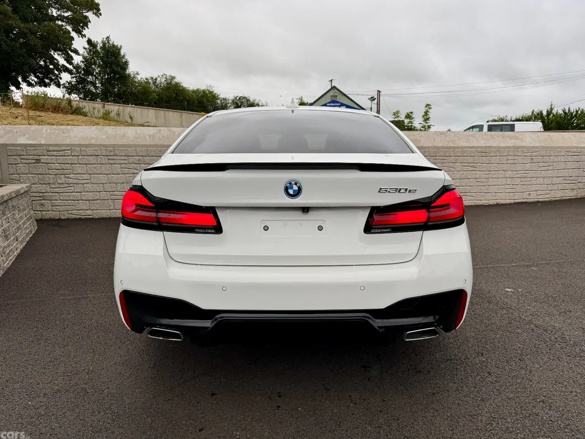 BMW 5-Series Saloon, Petrol Hybrid, 2022, White