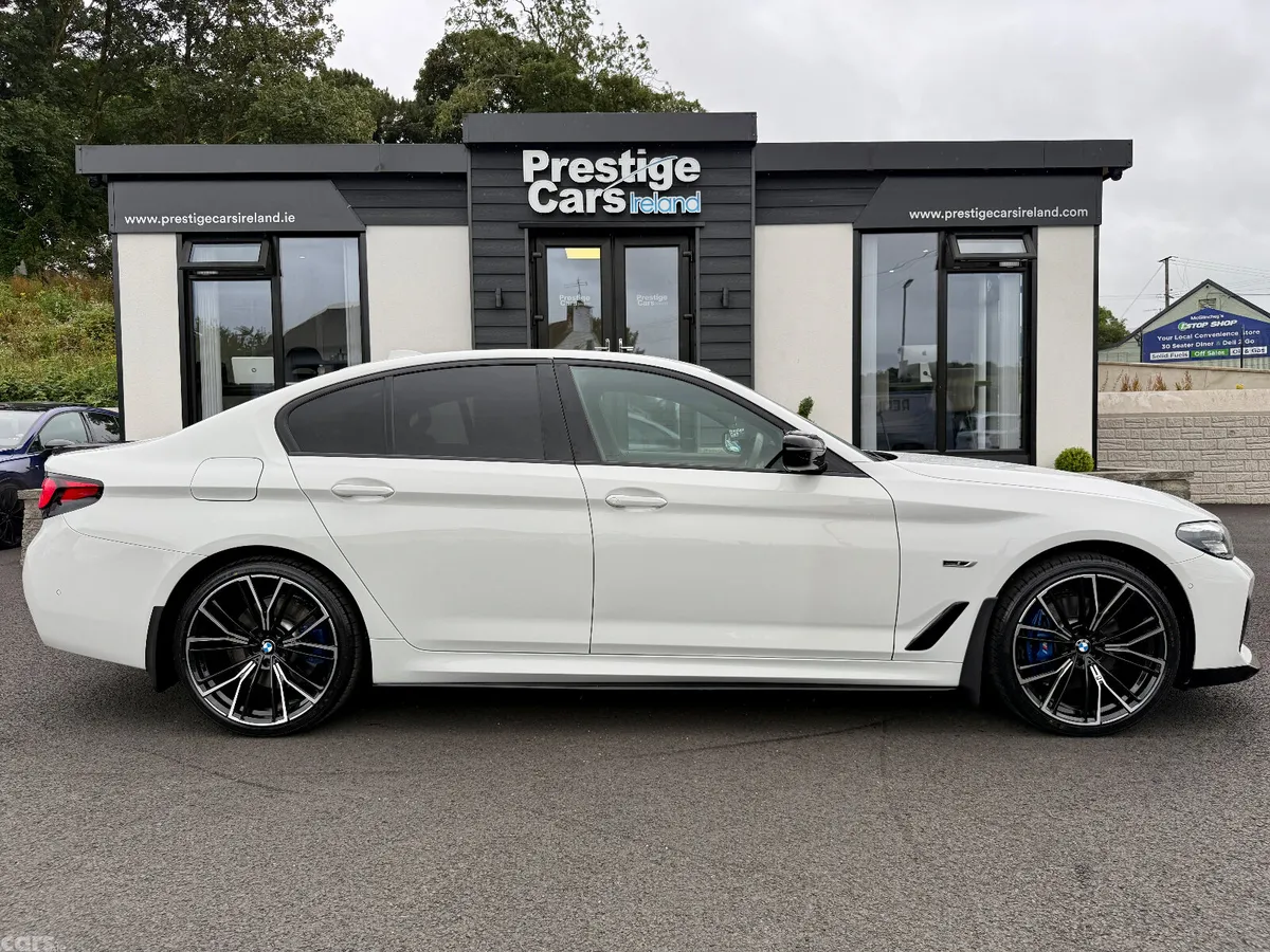 BMW 5-Series Saloon, Petrol Hybrid, 2022, White