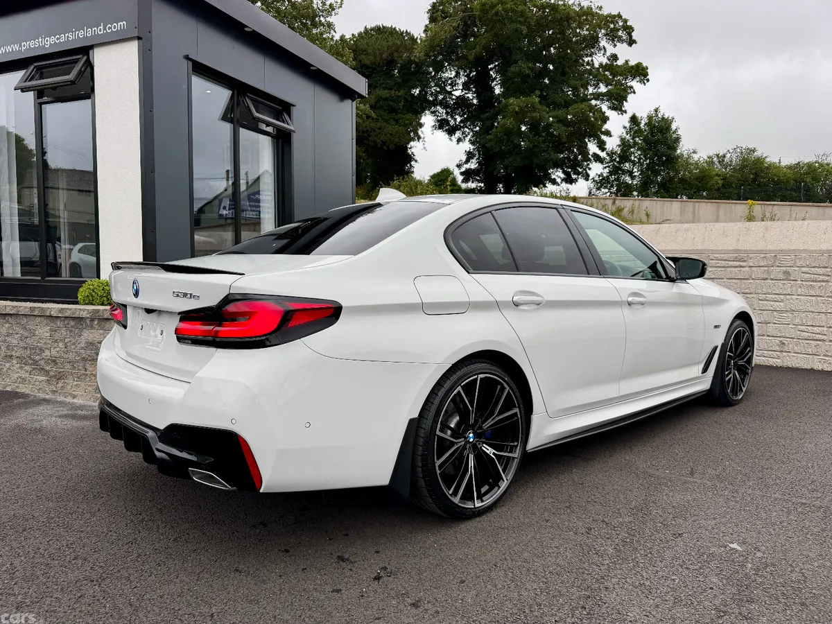 BMW 5-Series Saloon, Petrol Hybrid, 2022, White
