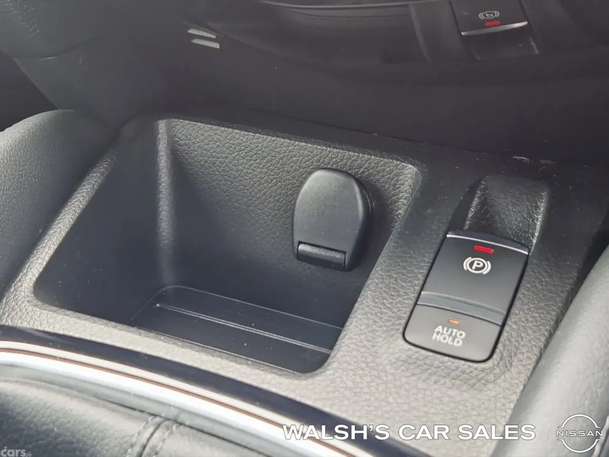 Nissan Qashqai SUV, Petrol, 2020, Red