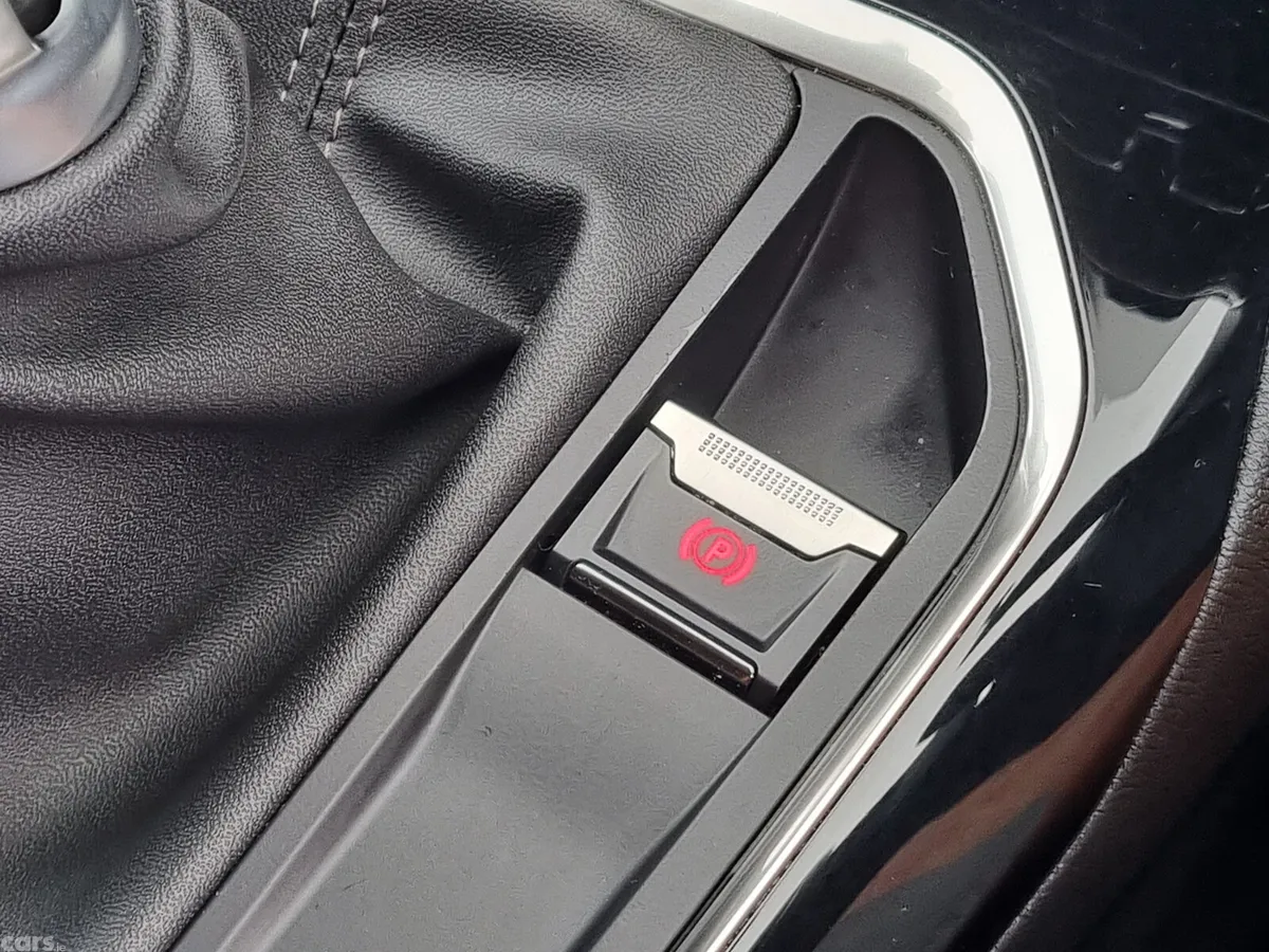 Peugeot 3008 SUV, Petrol, 2017, Black