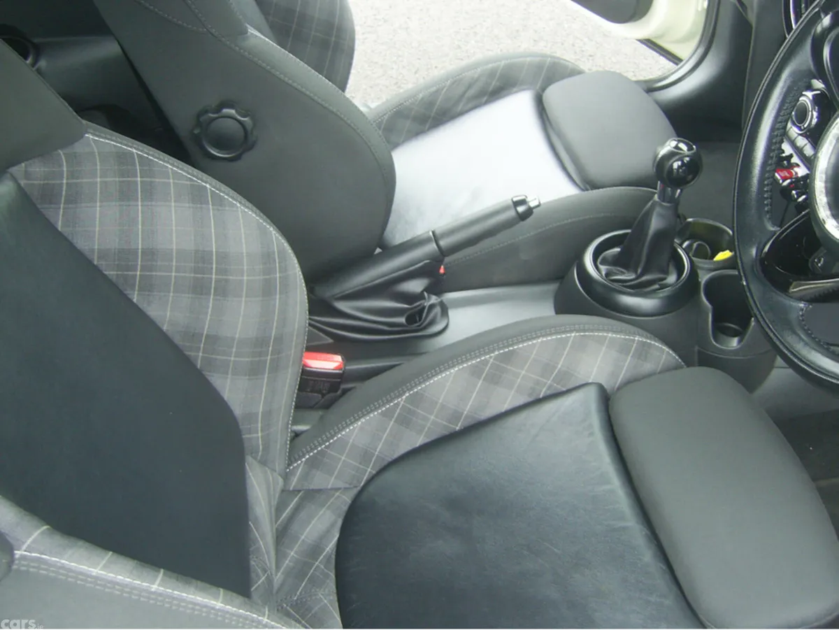 Mini Cooper Hatchback, Diesel, 2014, White