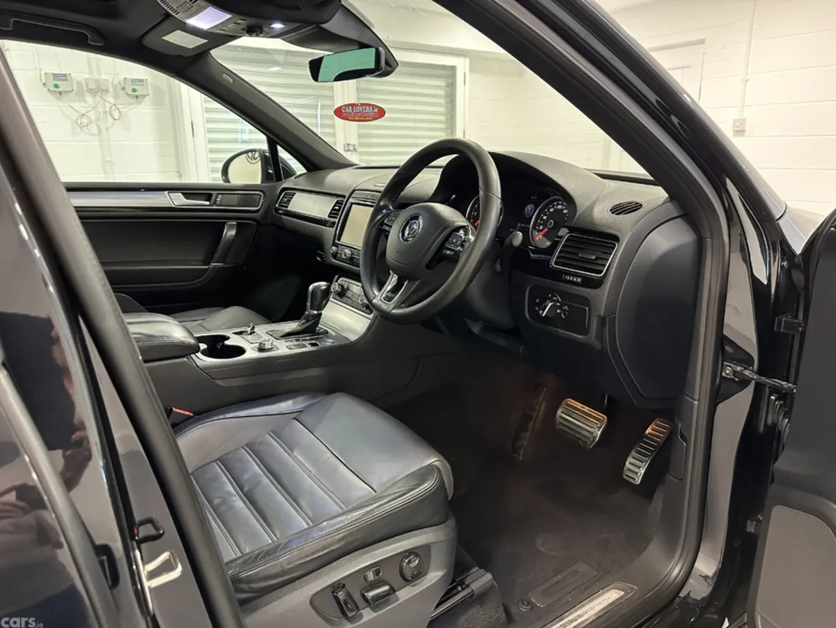 Volkswagen Touareg SUV, Diesel, 2016, Black