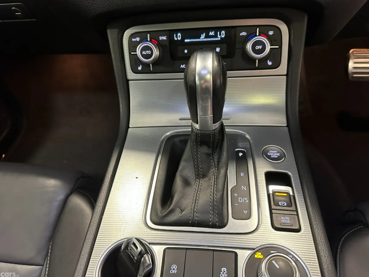 Volkswagen Touareg SUV, Diesel, 2016, Black