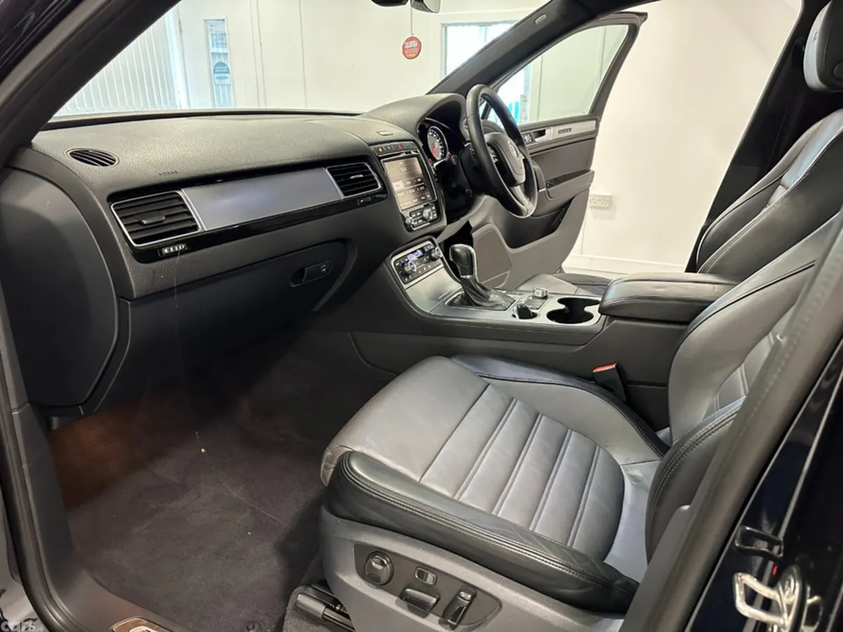 Volkswagen Touareg SUV, Diesel, 2016, Black