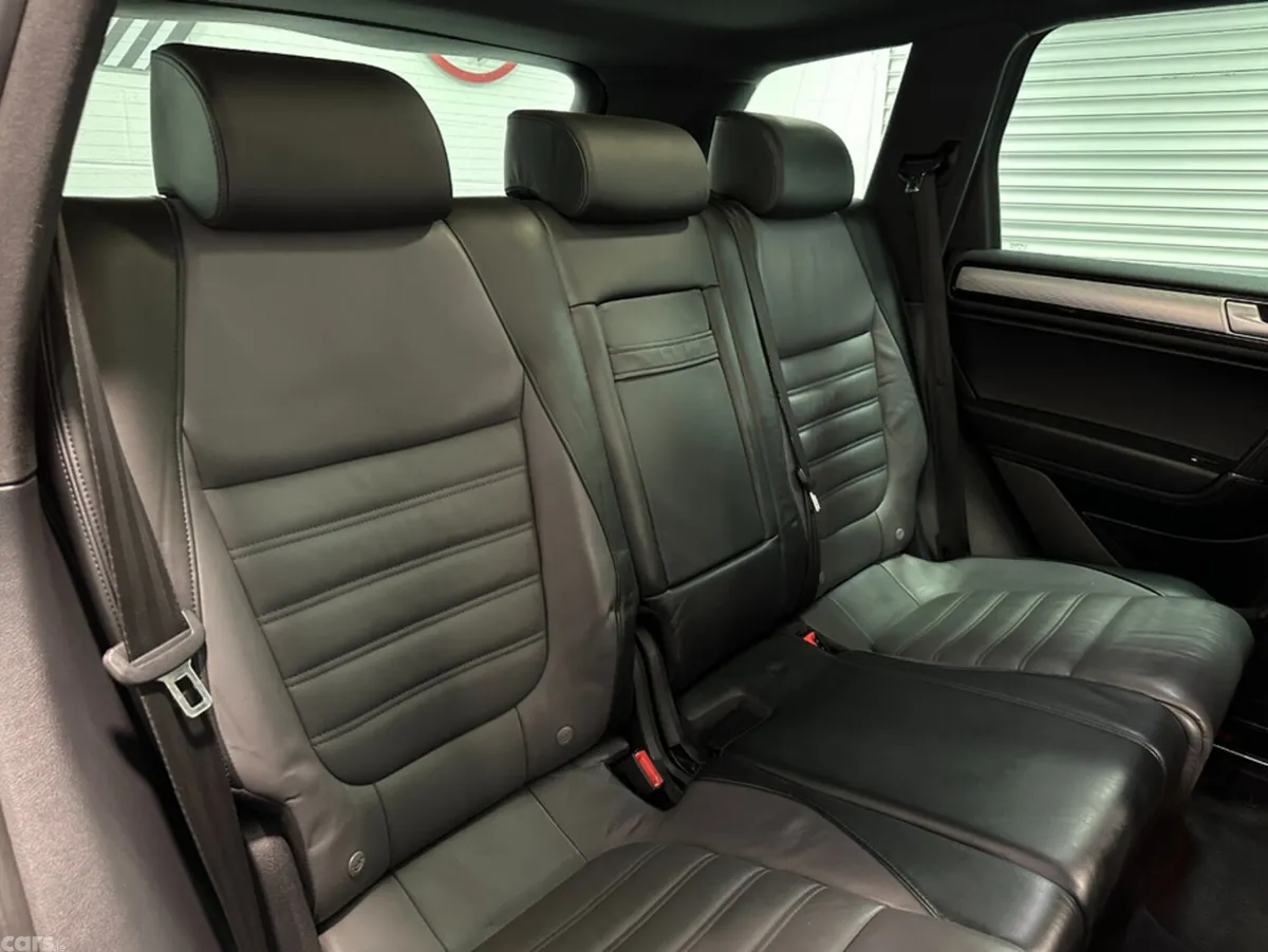 Volkswagen Touareg SUV, Diesel, 2016, Black