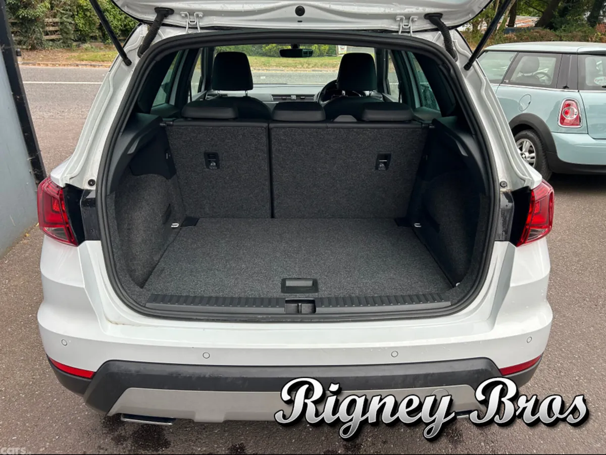 SEAT Arona Hatchback, Petrol, 2021, White
