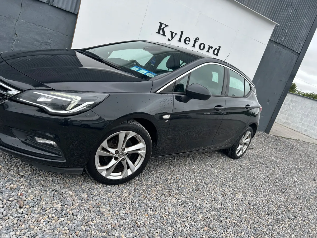 Vauxhall Astra Hatchback, Diesel, 2016, Black